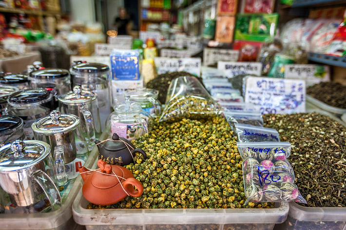 (Tea Shopping in Chinatown, Bangkok - Thailand)